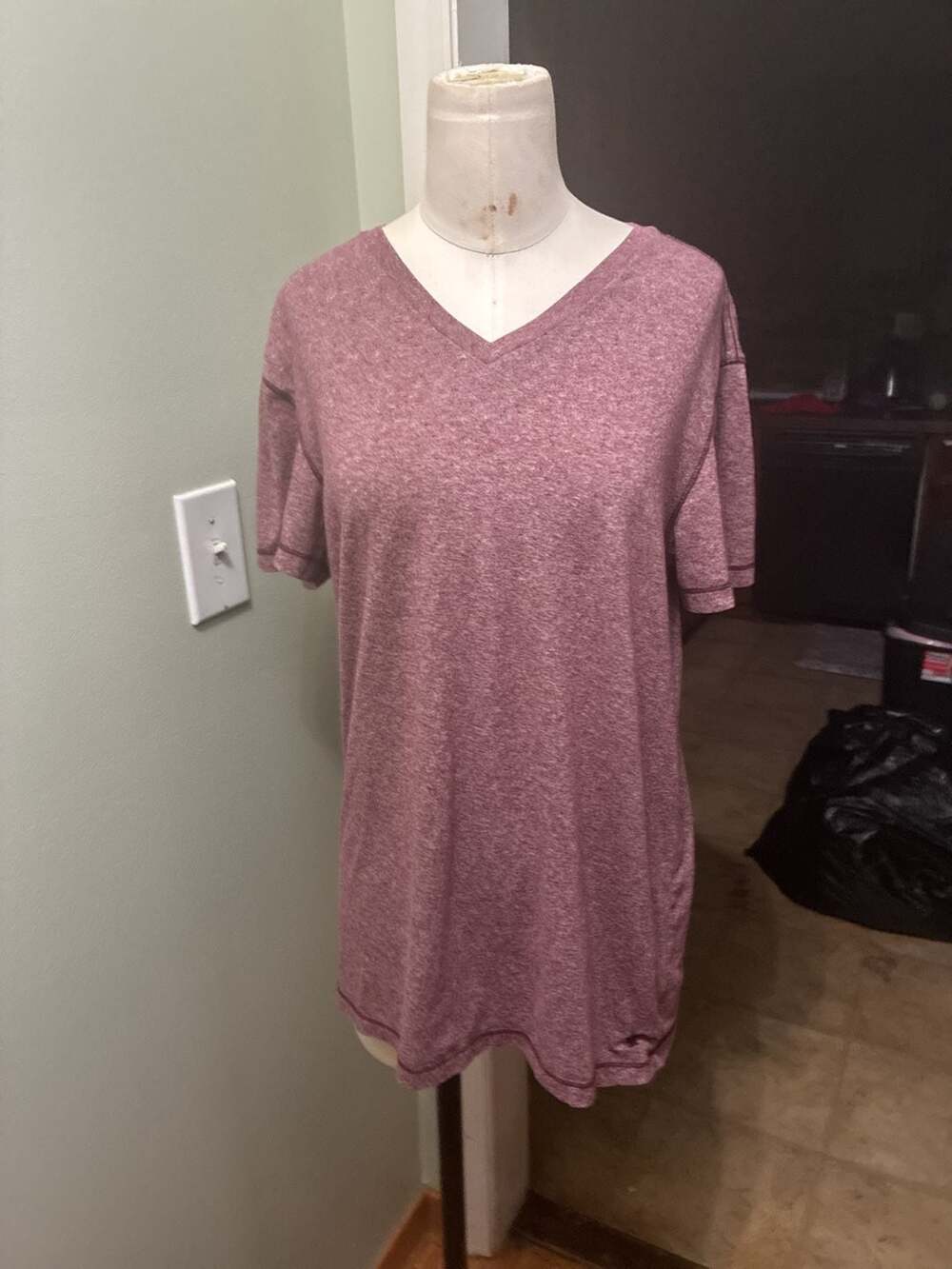 American Eagle Outfitters Legend T Classic Fit V-Neck T-Shirt Medium Marled Purp